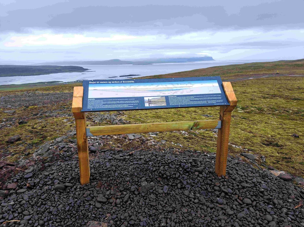 Útsýnisskilti á Ennishálsi 